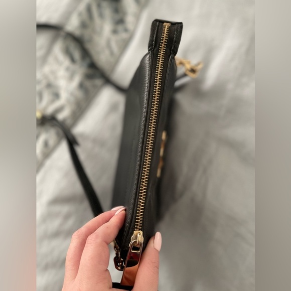 EUC MICHAEL KORS CLASSY BLACK & GOLD LEATHER CROSSBODY EVERY DAY SHOULDER BAG - Picture 5 of 5